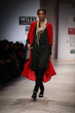 Model walks the ramp for Anju Modi at Wills Lifestyle India Fashion Week Autumn Winter 2012 Day 1 on 15th Feb 2012 (34).JPG